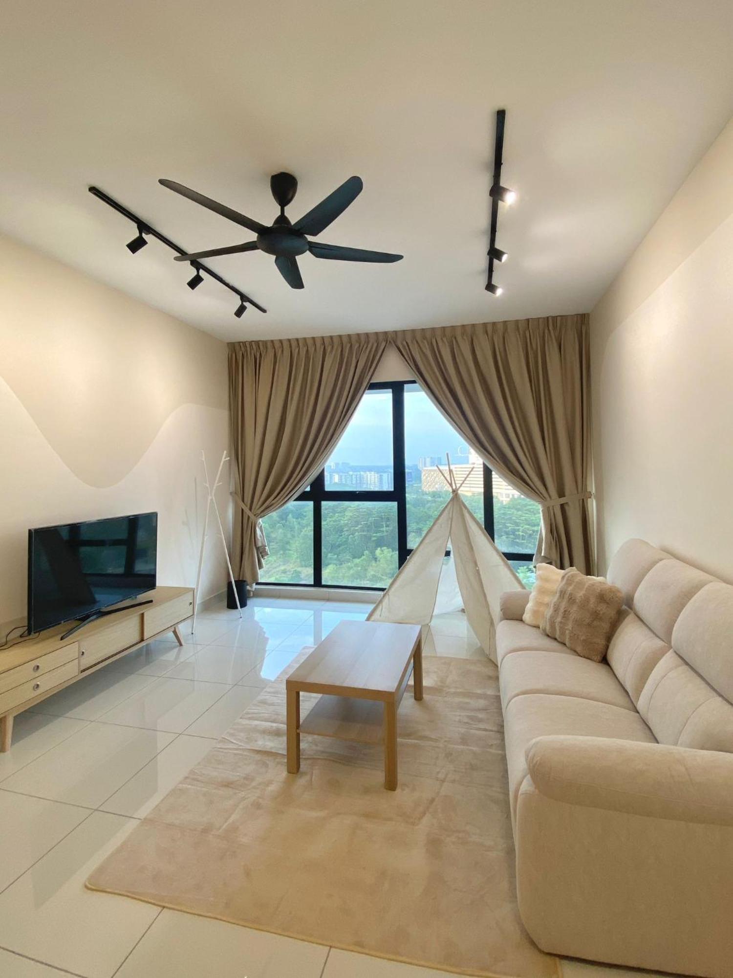 Pangsapuri Mosaic Southkey 4br 14 Pax